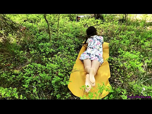 ❤️ 陌生人在Tinder上自慰我的阴部，并在树林里热情地做爱 Fucking video❌️❤