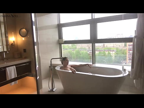 ❤️ 巨大的宝贝 激情地在浴室里撸起了她的阴部 Fucking video❌️❤