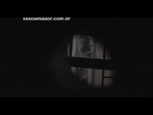 ❤️ 金发女郎被隐藏在空心砖后面的邻居偷窥者偷偷录影 Fucking video❌️❤