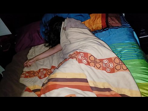 ❤️ 继子在年轻的继母睡觉时责骂她 Fucking video❌️❤